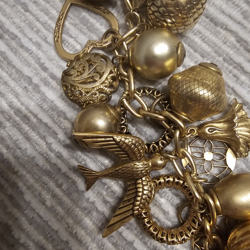 ♡ Lenora Dame Gold-Toned Vintage-Inspired Charm Bracelet ♡ - Picture 4 of 12